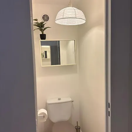 Apartment Charming 22m2 With Terrace In Saint-raphael